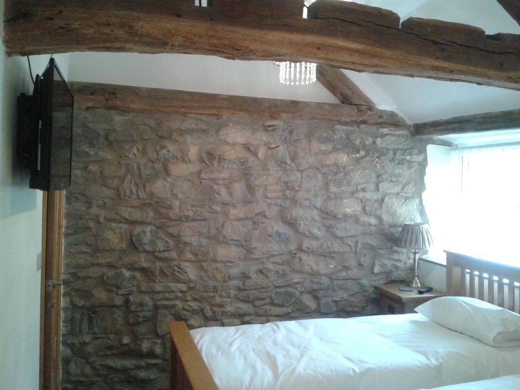 The Bear Rhayader Quarto foto
